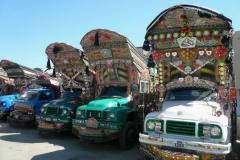 05-Typicke-nakladiaky-jazdiace-po-Karakoram-Highway