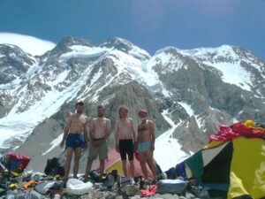 24 Spolocne foto v zakladnom tabore pod Broad Peakom